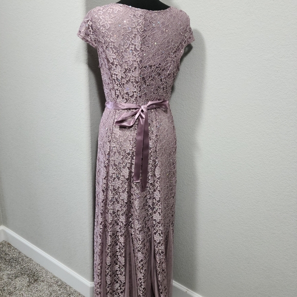 Ball gown drees - Picture 3 of 4